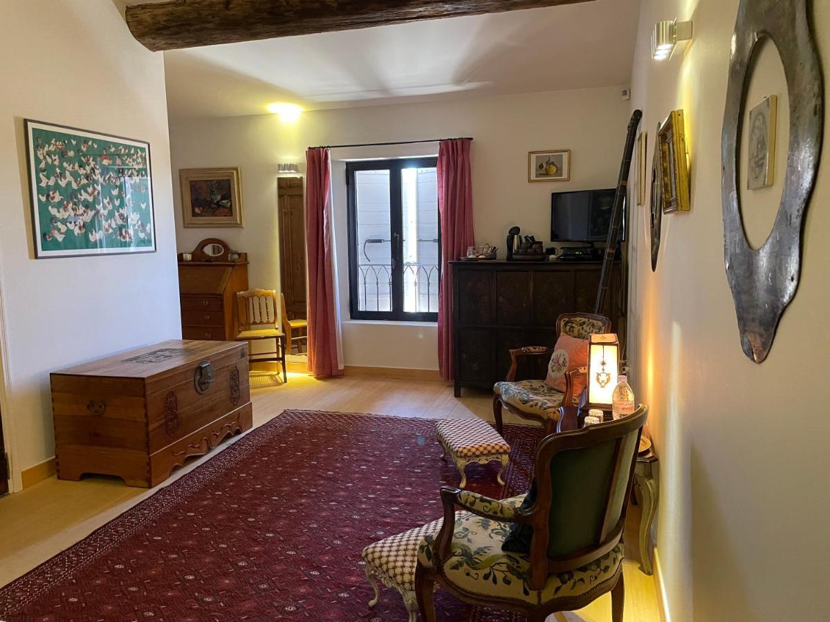 Bed and Breakfast La Cour Carree Рюстрель Экстерьер фото