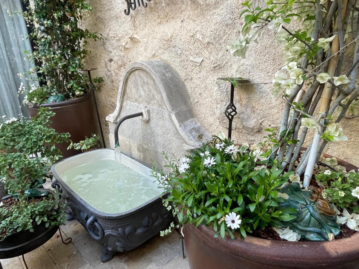 Bed and Breakfast La Cour Carree Рюстрель Экстерьер фото